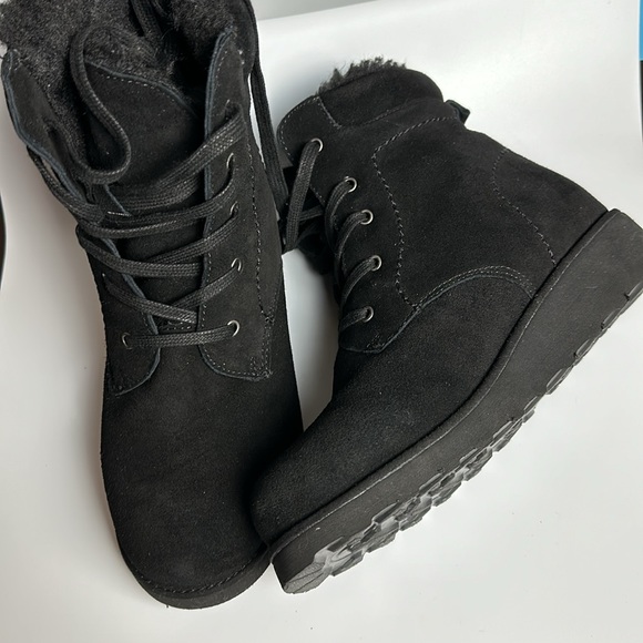 BEARPAW Phoebe Suede Sheepskin Lace-Up Hiker Boot (Black) NEVER WORN..NEW INBOX - Picture 3 of 5